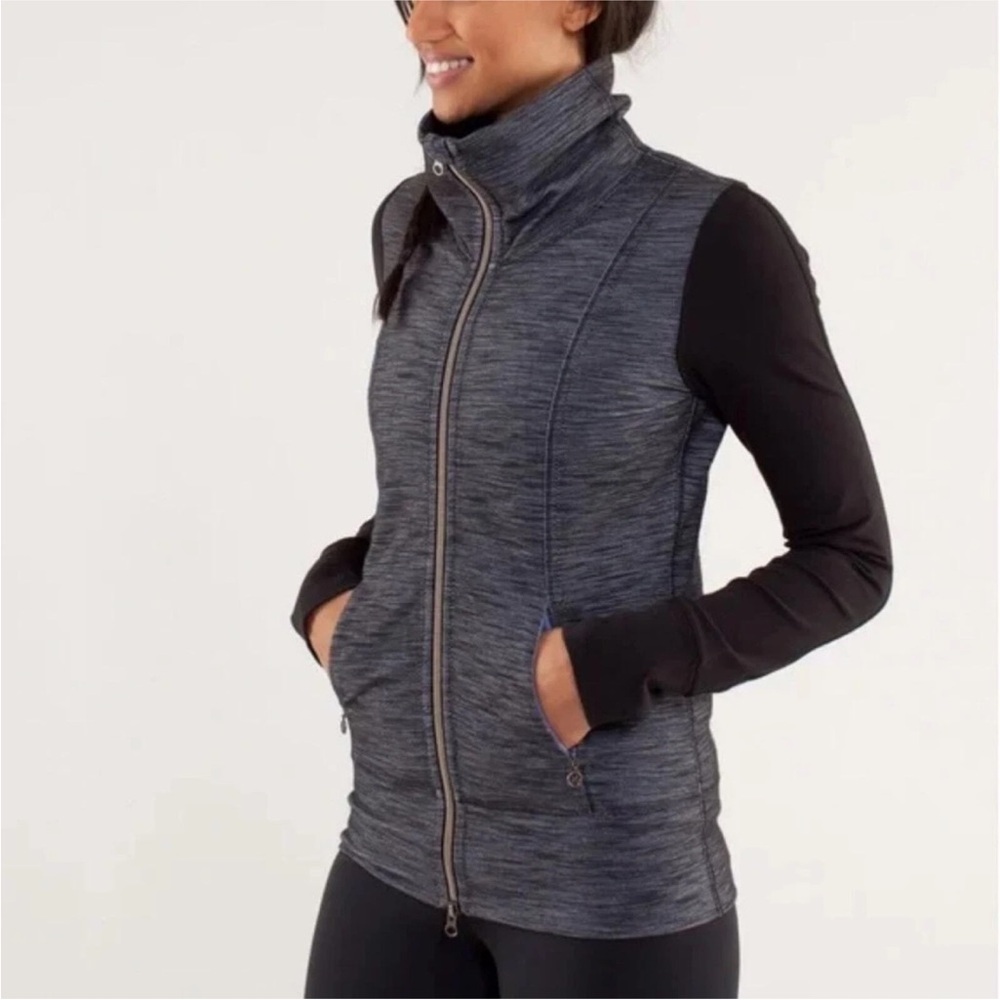 Lululemon Daily Yoga Jacket in Slub Denim Polar Haze / Black size 6